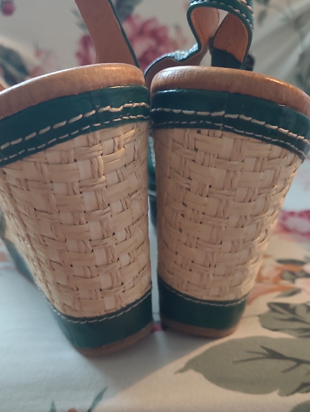 NAYA "Eternal" new never worn Green Leather Wedge Classic Sandal Size 9 M - Picture 2 of 8